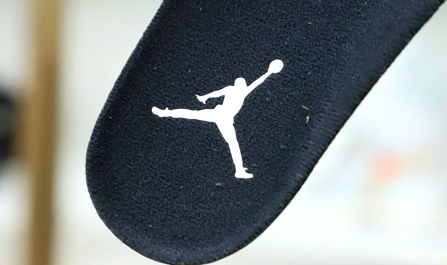 4 BLACK AIR MILITARY JORDAN 0401
